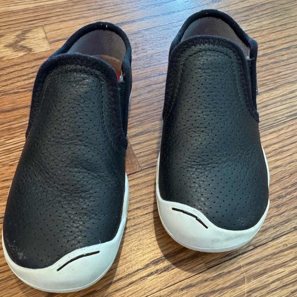 PLAE boys MIGI size 9.5